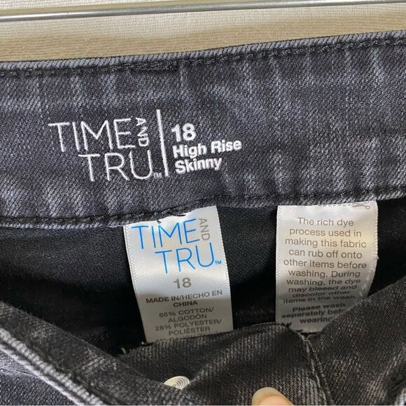 Time & Tru Jeans Women’s Black High Rise Skinny 5 Pockets Stretch Denim 18 - Picture 8 of 8